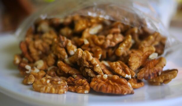 Le noci pecan nella dieta di un uomo migliorano la circolazione sanguigna e aumentano la potenza